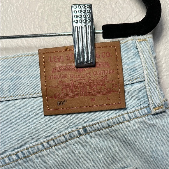 New Levi's Light Blue Distressed Denim Shorts - Picture 3 of 4